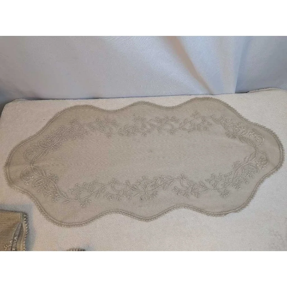 Vintage Lace Runner and Doilies Set Floral Embroidered Table Home‎ Decor